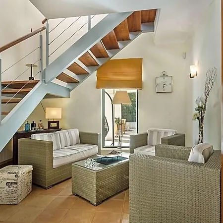 Vale Do Garrao Sleeps 6 With Pool And Air Con ואלה דה לובו
