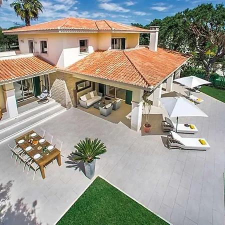 Vale Do Garrao Sleeps 6 With Pool And Air Con Vale do Lobo